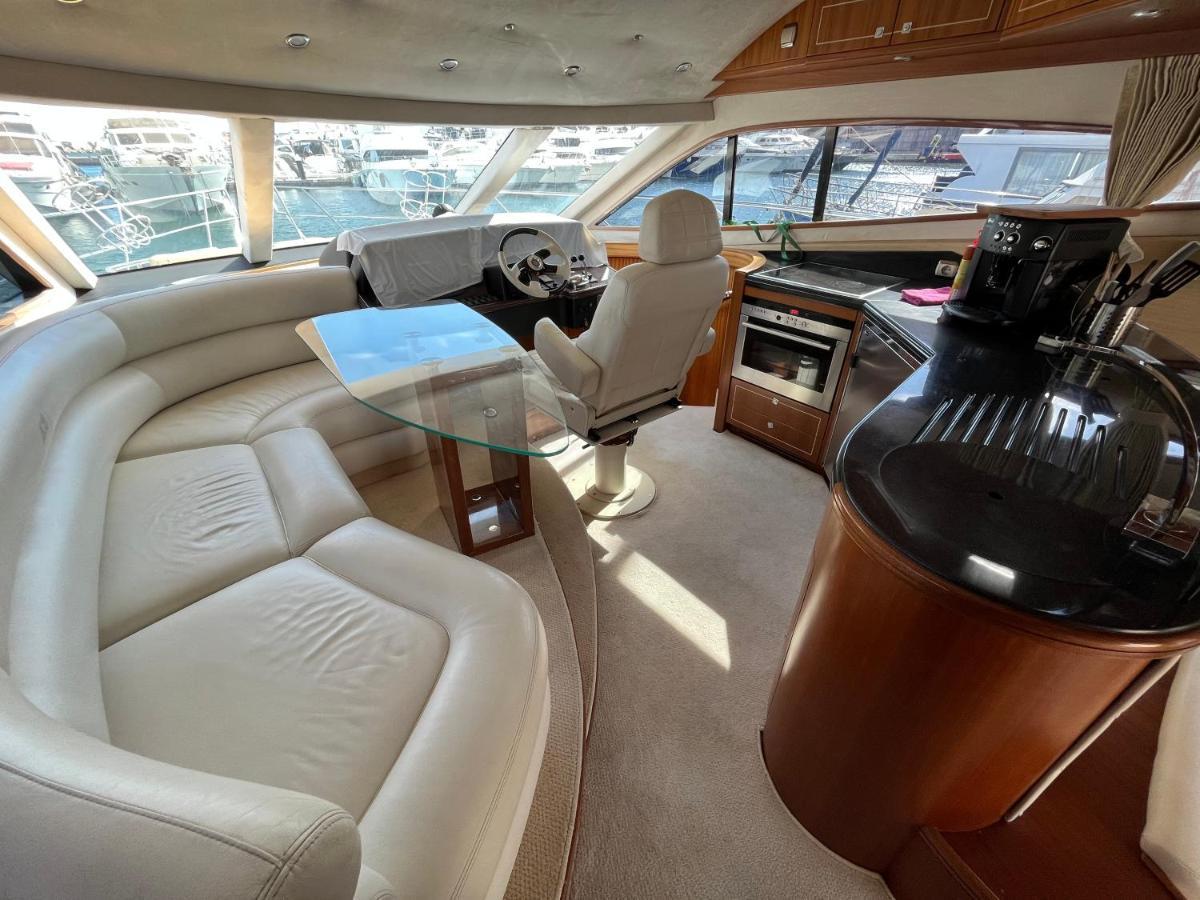 Готель Yacht In Barcelona Сан-Адріа-де-Бесос Екстер'єр фото